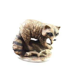 Vintage HOMCO Masterpiece Porcelain Raccoon on a Log Figurine vn